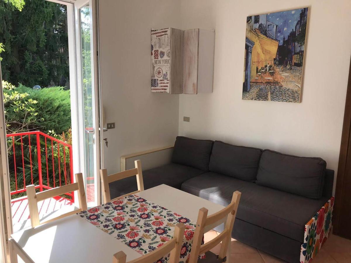 Aria Di Casa B&B Cantù Eksteriør bilde